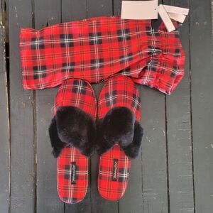 Victoria's Secret NWT Red Black Plaid Slippers Women's Large 9-10 Gift Bag